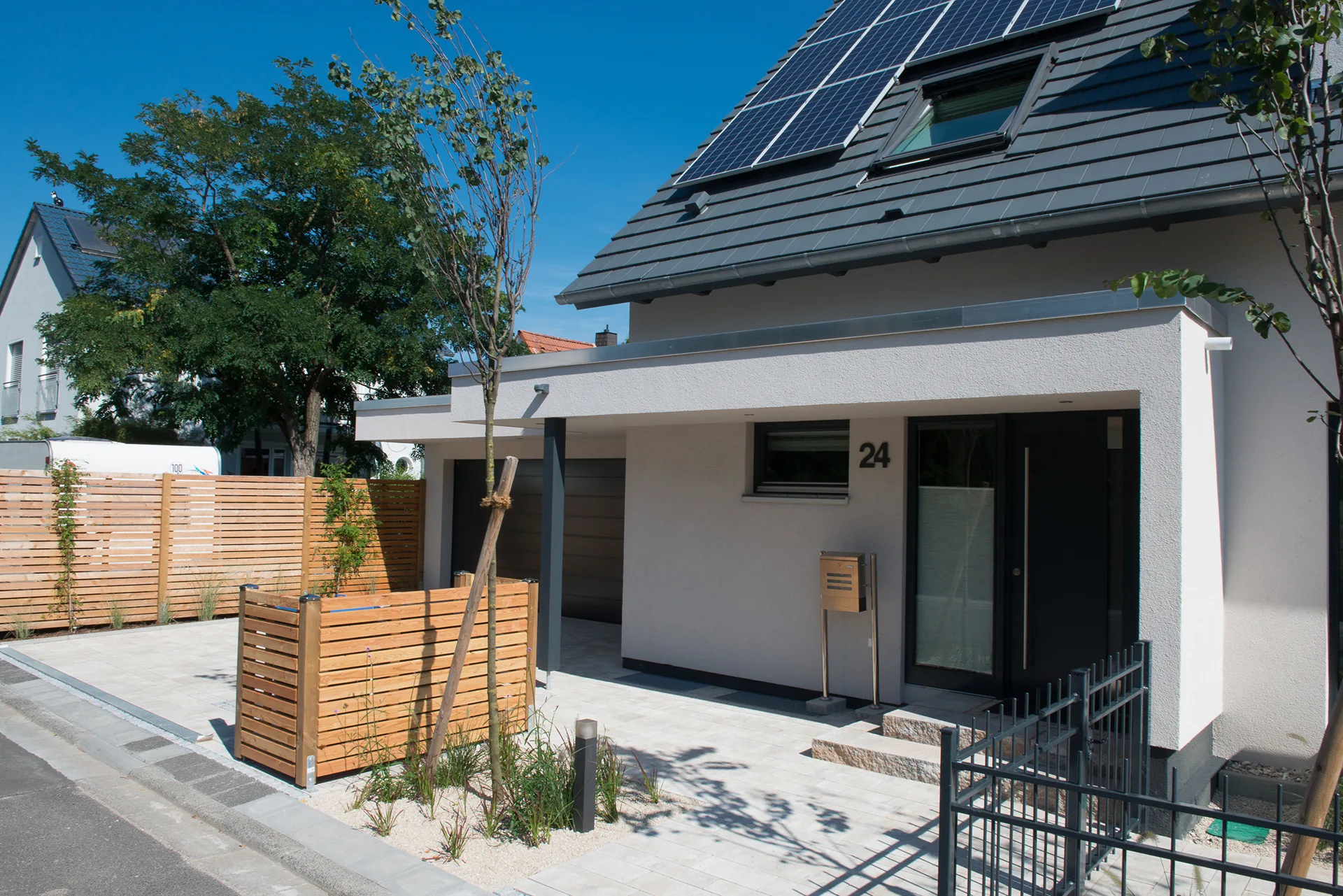 Smart Home in Hessen von Meisterstueck Haus Hauseingang