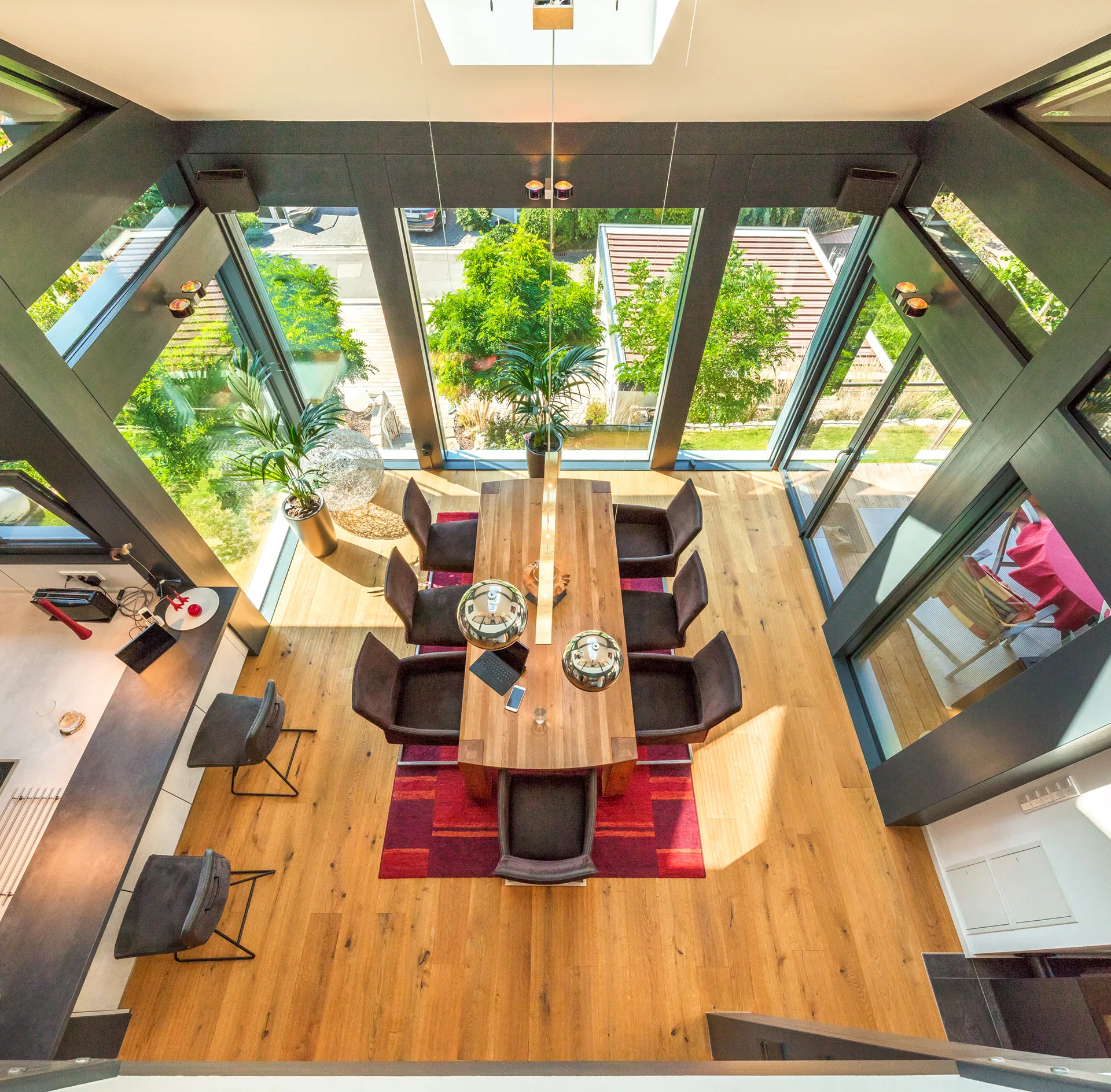 Aesthetik am Hang 24.18.044 von Meisterstueck Haus Blick auf Esstisch