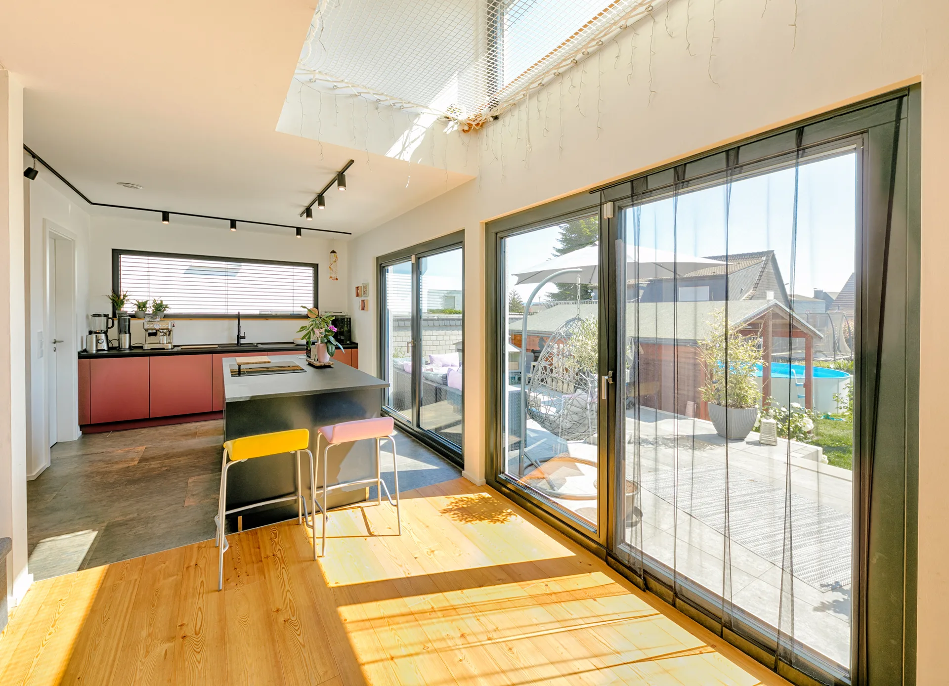 KonzeptHAUS mit Photovoltaik-Anlage von Meisterstueck Haus Essbereich